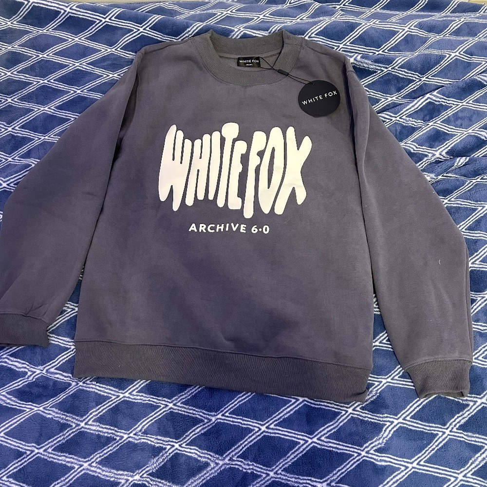 xxs/xs white fox sweatshirt